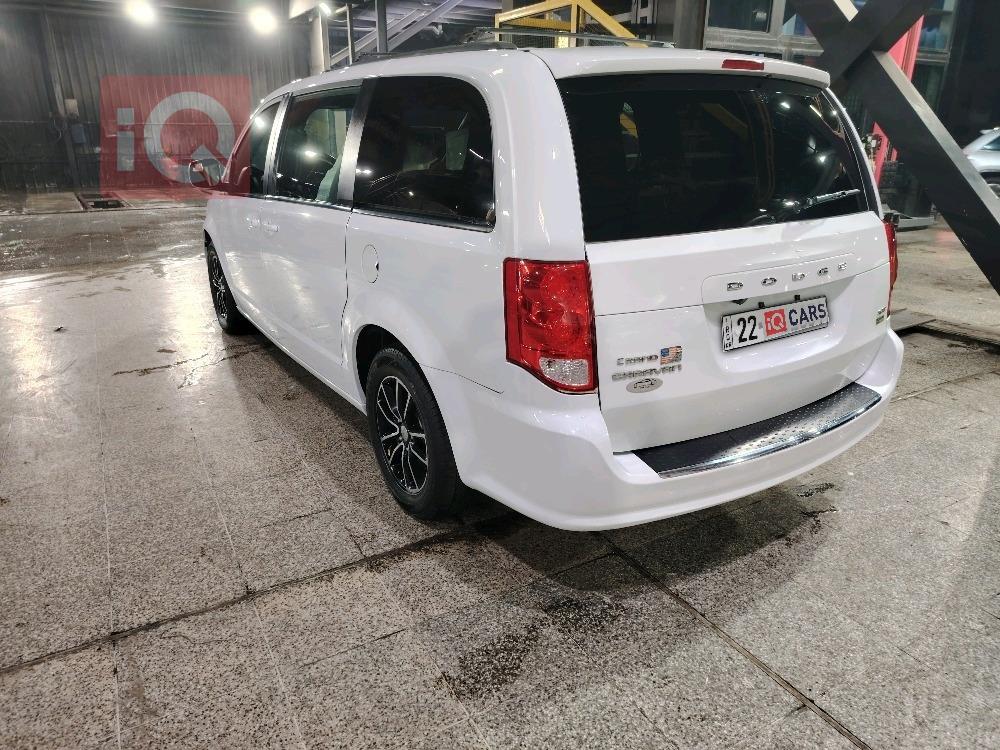 دودج جراند كارافان